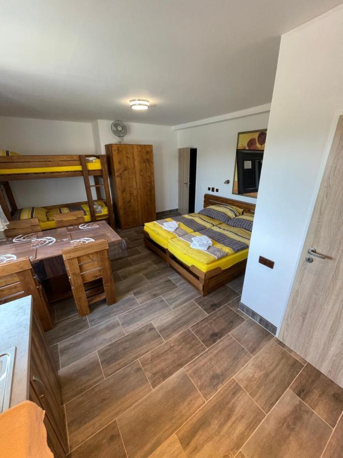 Maxovo Království Apartamento Rovensko pod Troskami Exterior foto