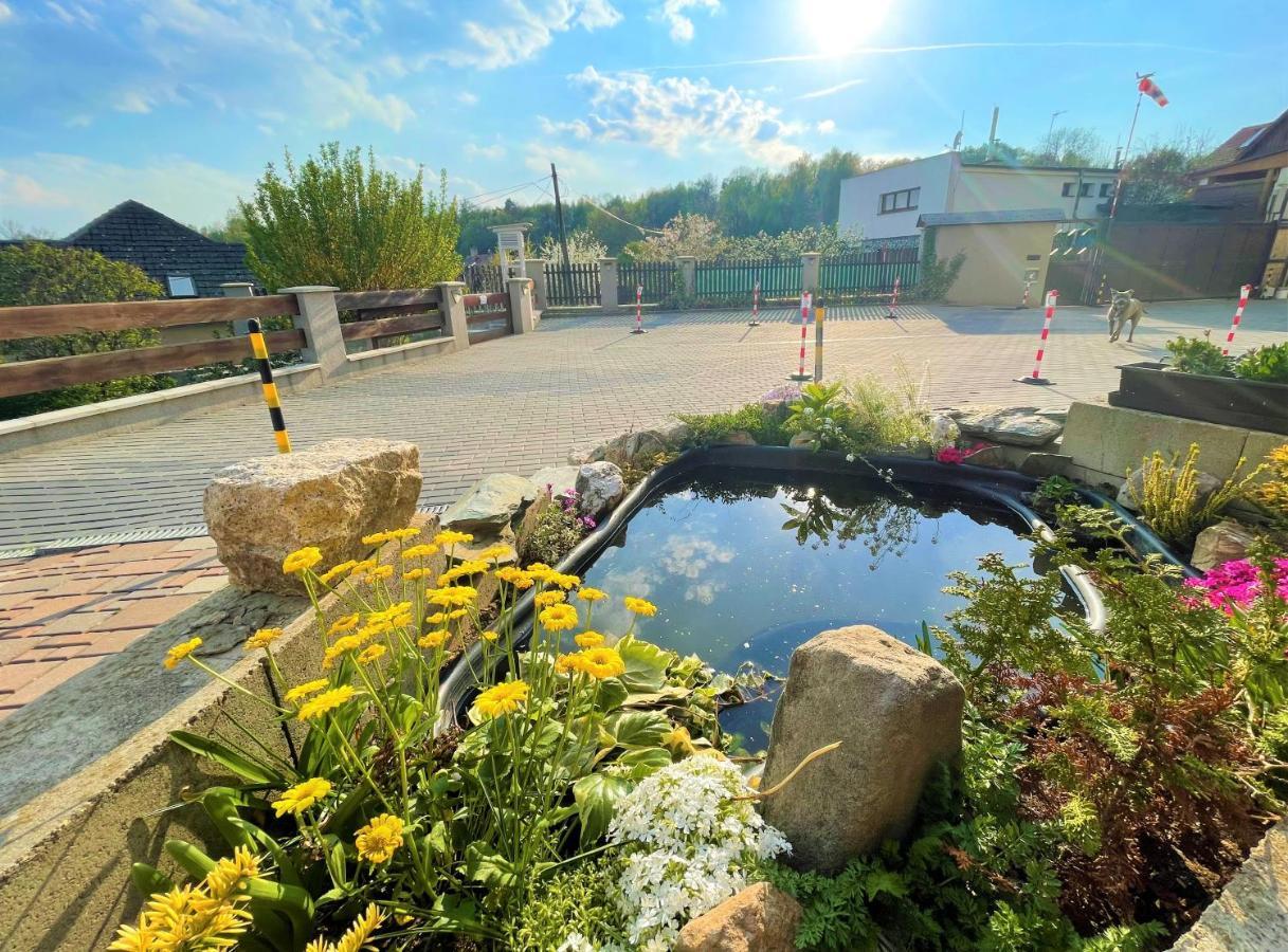 Maxovo Království Apartamento Rovensko pod Troskami Exterior foto