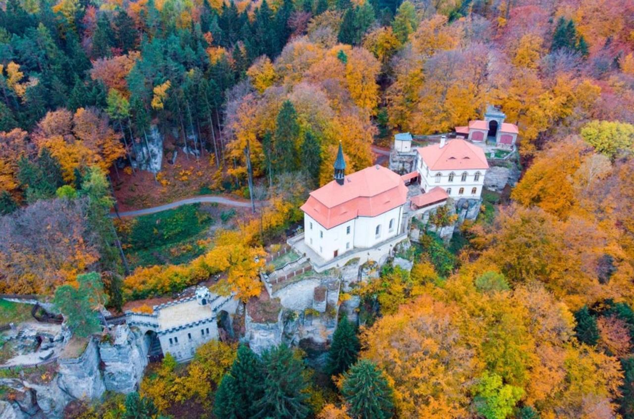 Maxovo Království Apartamento Rovensko pod Troskami Exterior foto