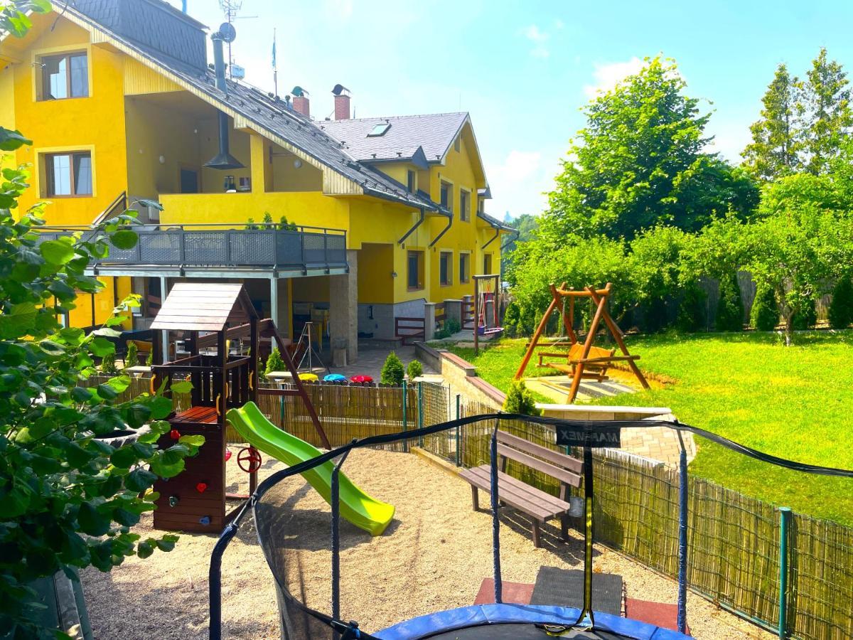 Maxovo Království Apartamento Rovensko pod Troskami Exterior foto
