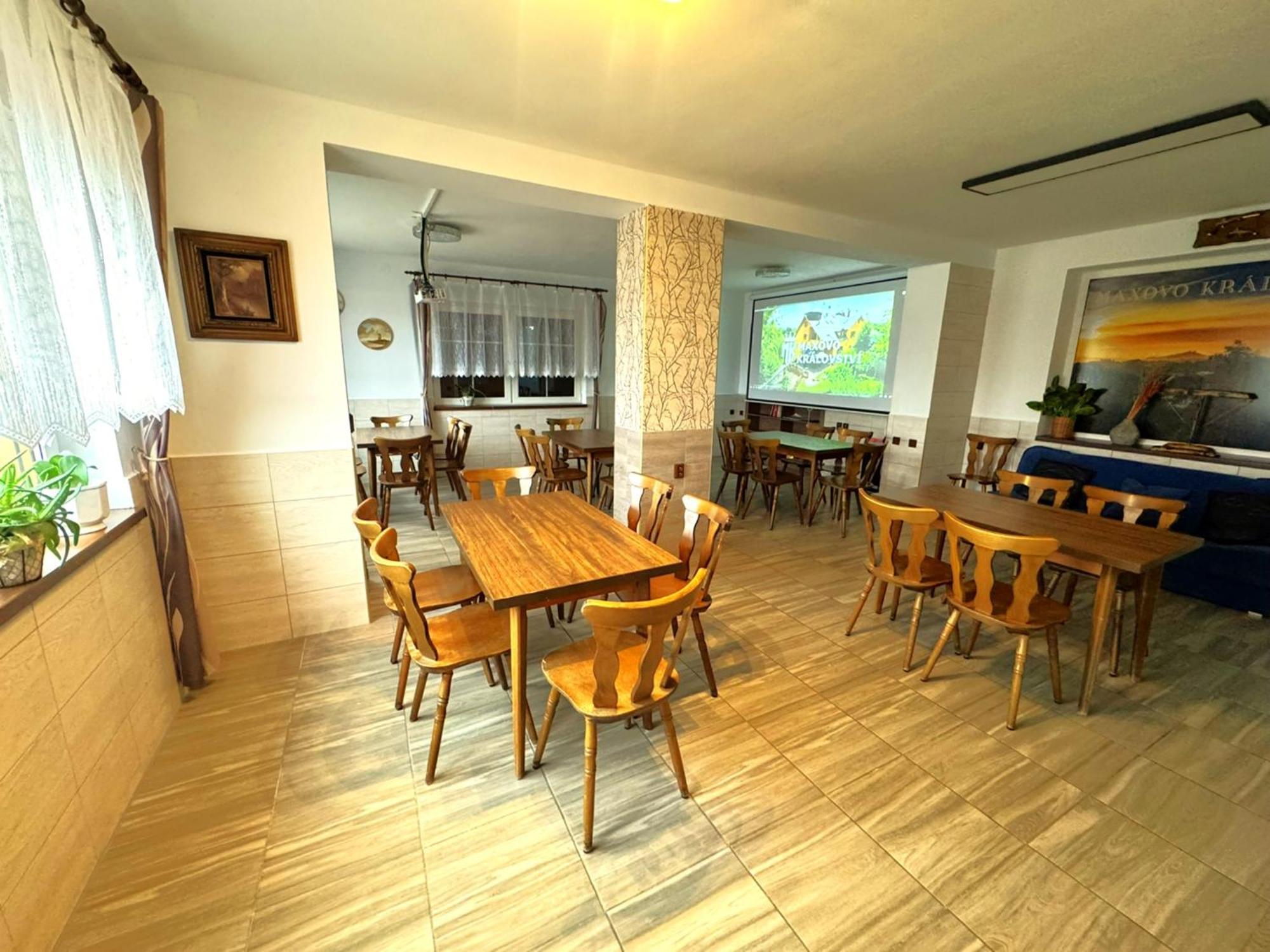 Maxovo Království Apartamento Rovensko pod Troskami Exterior foto
