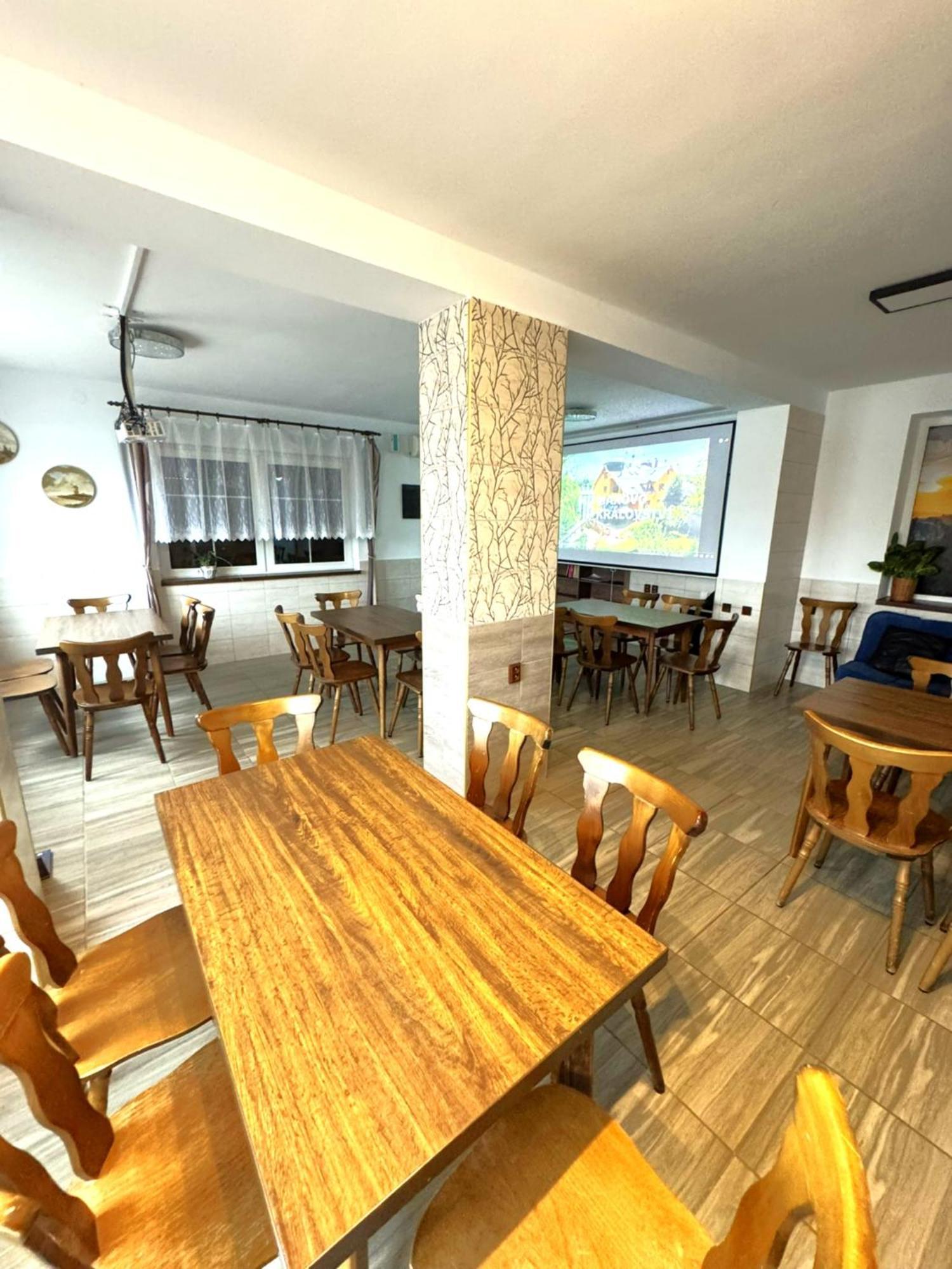 Maxovo Království Apartamento Rovensko pod Troskami Exterior foto